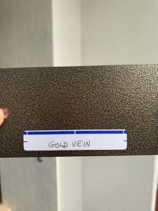 Gold vein texture sample with label
